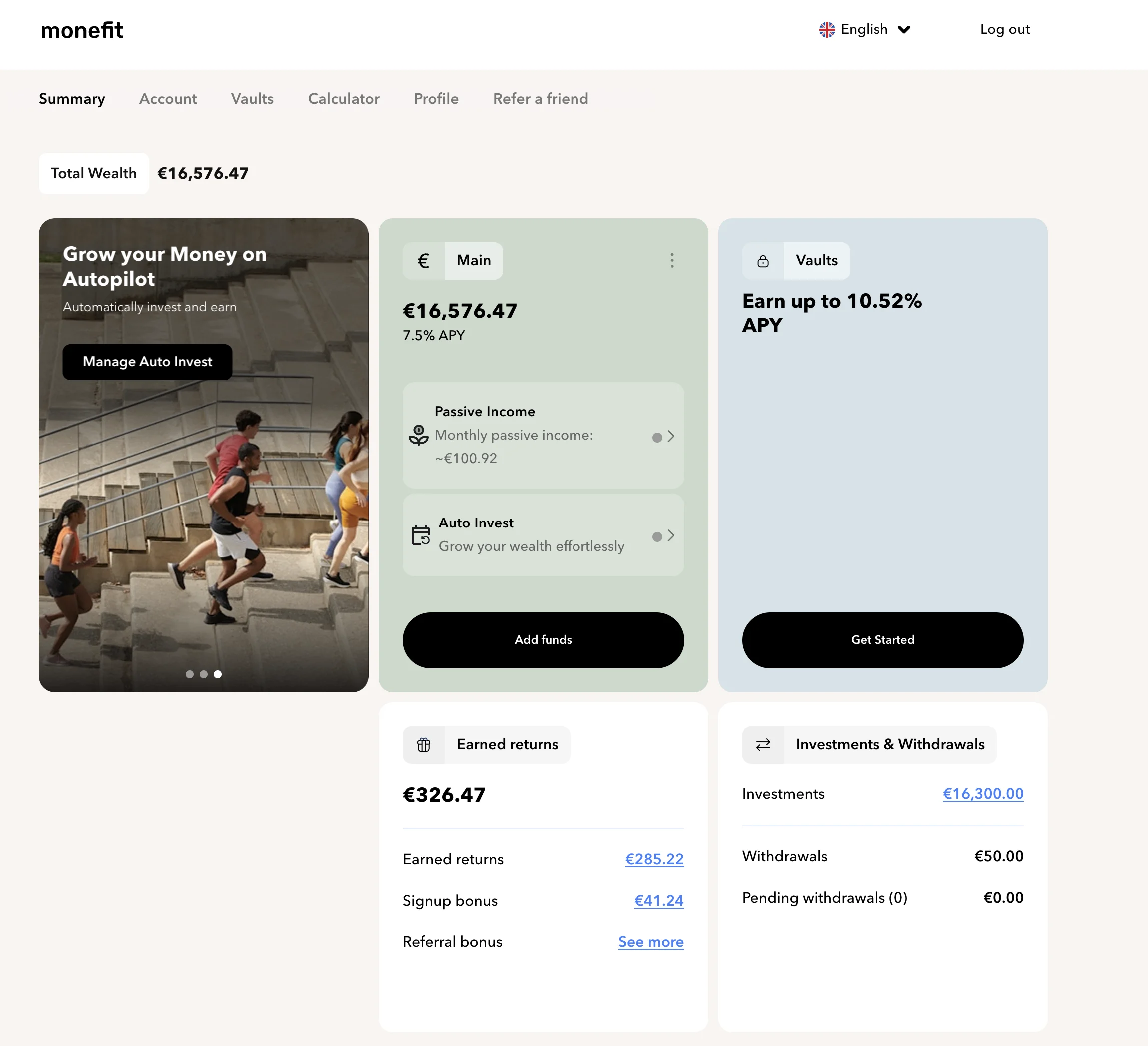 Monefit SmartSaver dashboard showing 16,576.47 euros total wealth, 7.5% APY on the main account, 326.47 euros earned returns, approximately 100.92 euros monthly passive income, up to 10.52% APY on Vaults